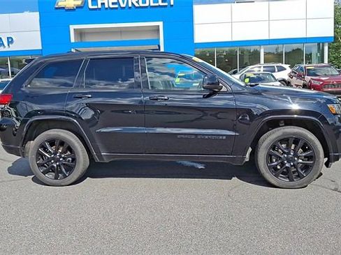 Used 2021 Jeep Grand Cherokee Laredo X image 9