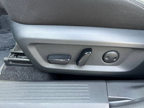 Used 2025 Nissan Rogue SV FWD image 23