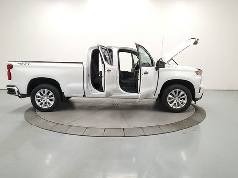 Used 2022 Chevrolet Silverado 1500 Custom AWD/4WD image 17