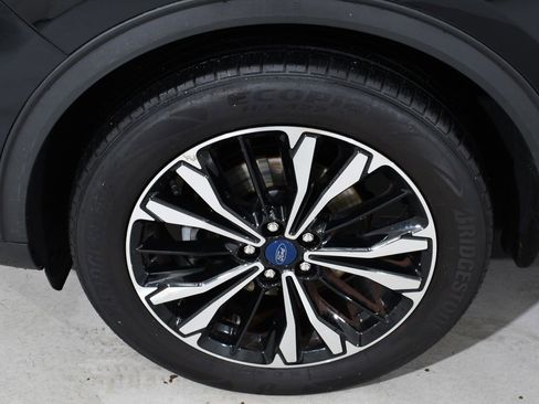 Used 2022 Ford Escape SE w/ SE Sport Appearance Package image 24