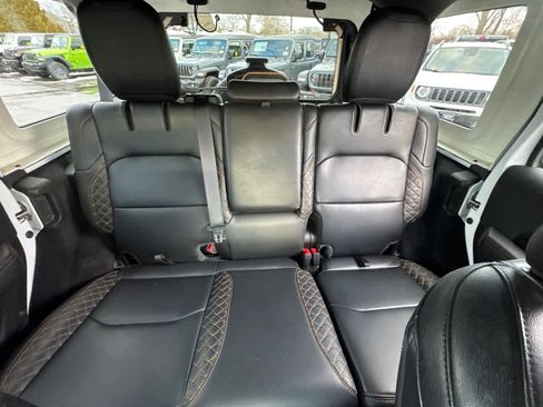 Used 2023 Jeep Wrangler Unlimited Sahara image 27