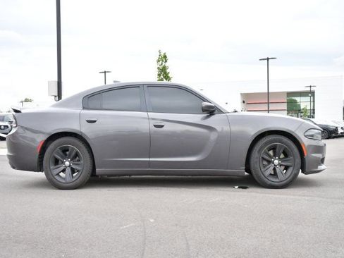Used 2016 Dodge Charger SXT RWD image 10