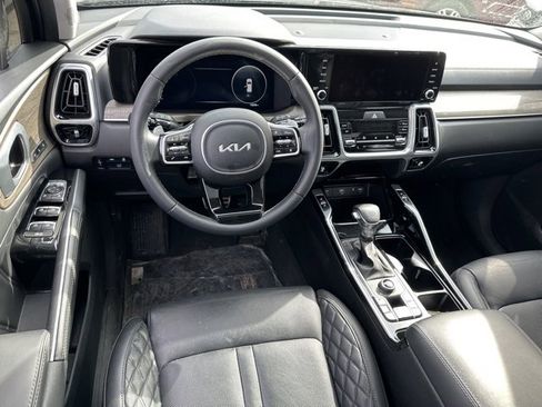 Used 2023 Kia Sorento SX Prestige image 11