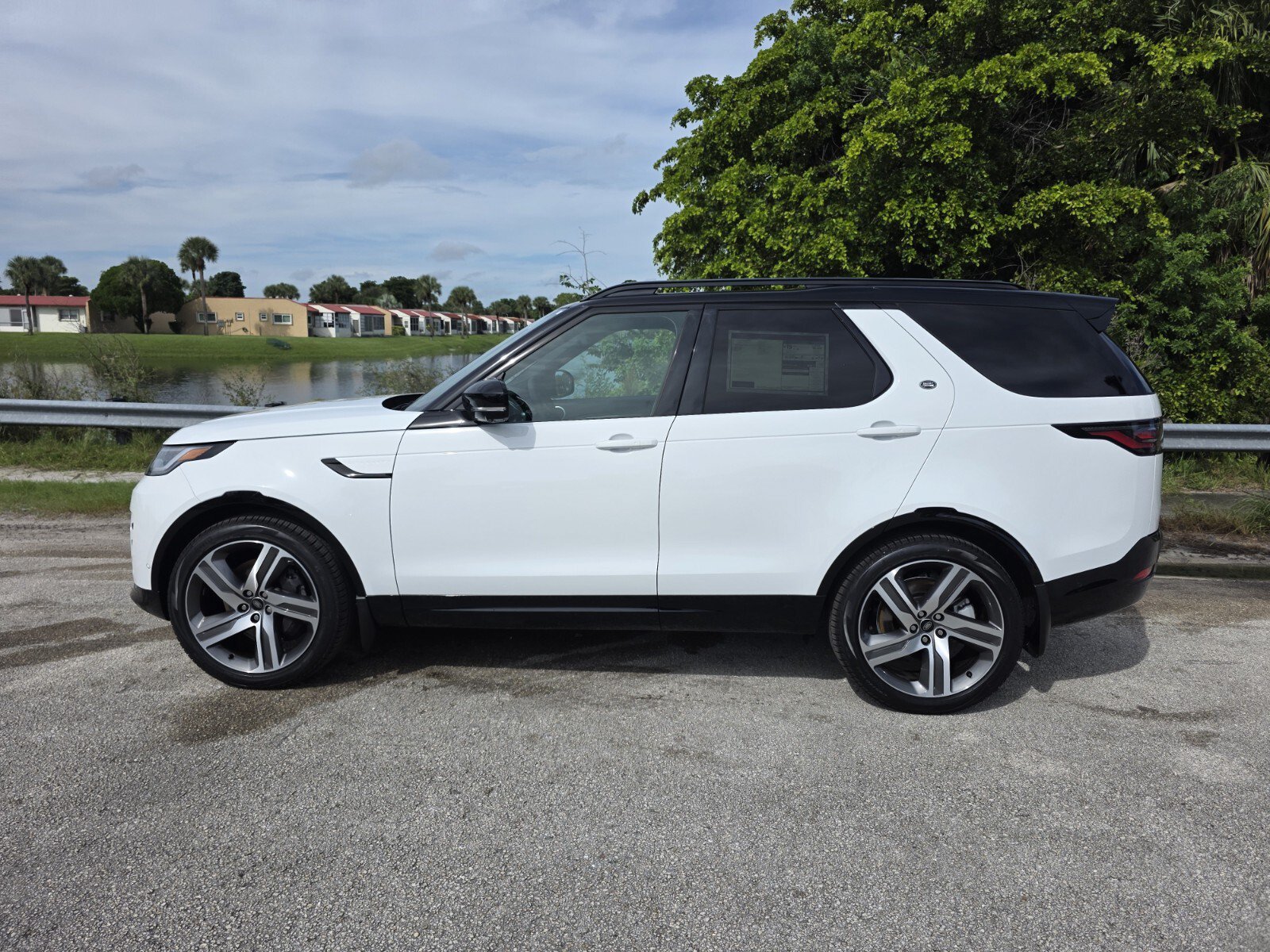 New 2026 Land Rover Discovery Limited Edition AWD/4WD image 7