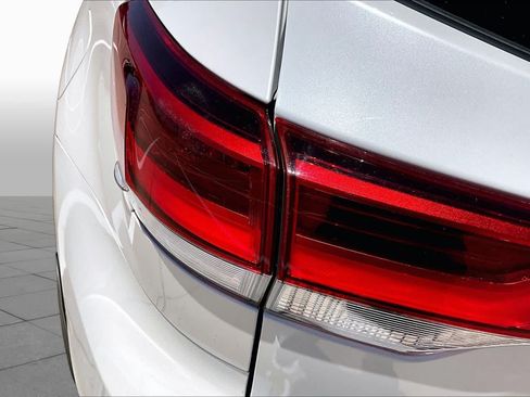 Used 2018 Toyota Highlander Limited FWD image 29