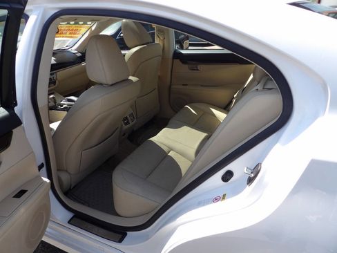 Used 2014 Lexus ES 350 w/ Luxury Package FWD image 9