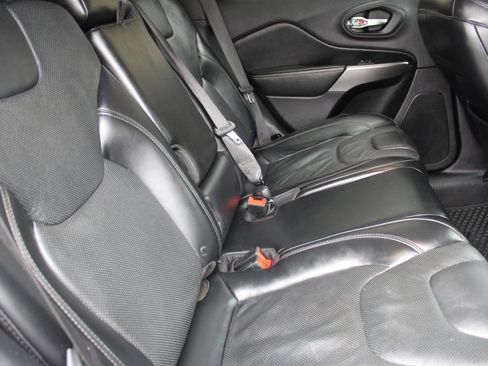 Used 2019 Jeep Cherokee Limited image 15