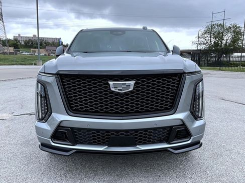 Certified 2025 Cadillac Escalade V w/ LPO, ONYX Package AWD/4WD image 11