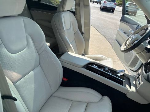 Certified 2024 Volvo XC90 B6 Ultimate w/ Lounge Package AWD/4WD image 35