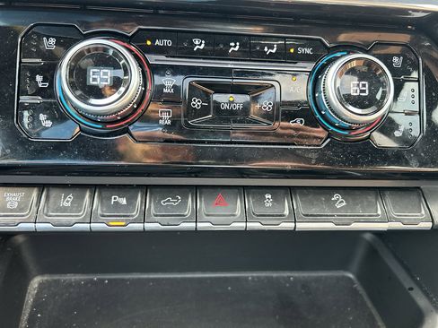 Used 2024 GMC Sierra 2500 Denali w/ Denali Reserve Package image 31