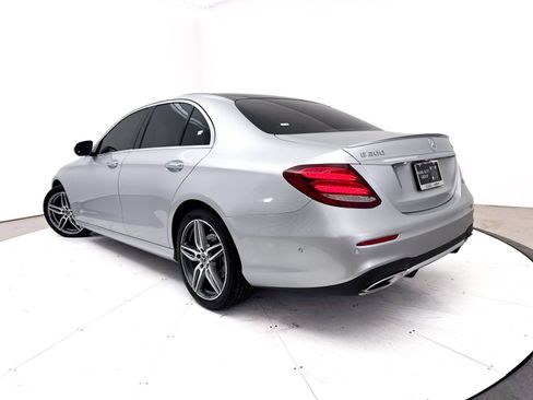Used 2019 Mercedes-Benz E 300 4MATIC image 2