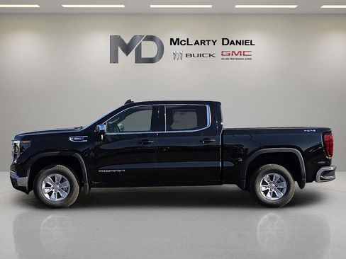New 2026 GMC Sierra 1500 SLE w/ Preferred Package image 3