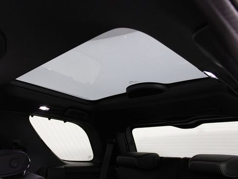 Used 2022 Land Rover Discovery S R-Dynamic image 31