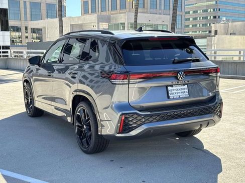 New 2026 Volkswagen Tiguan SE R-Line image 3
