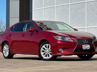 Used 2013 Lexus ES 300h w/ Luxury Pkg video 2