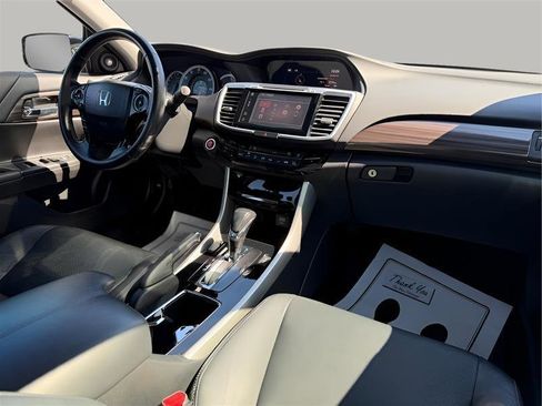 Used 2017 Honda Accord EX-L image 30