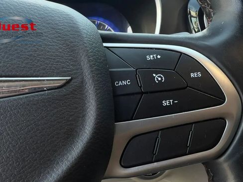 Used 2018 Chrysler Pacifica Touring-L Plus FWD image 37