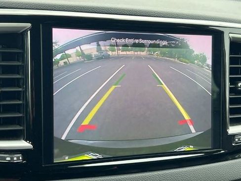 Used 2024 Chrysler Pacifica Touring-L FWD image 28