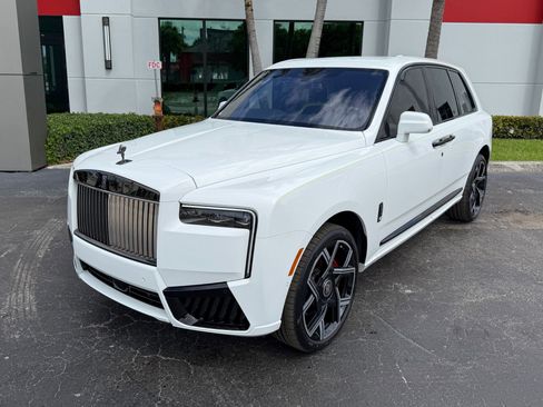 Used 2025 Rolls-Royce Cullinan Black Badge image 9