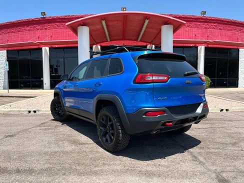 Used 2017 Jeep Cherokee Trailhawk w/ Comfort/Convenience Group AWD/4WD image 3