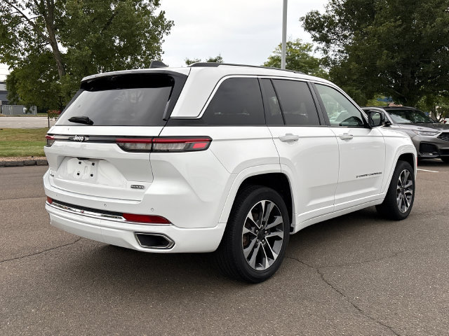 Used 2023 Jeep Grand Cherokee Overland w/ Luxury Tech Group IV AWD/4WD image 2
