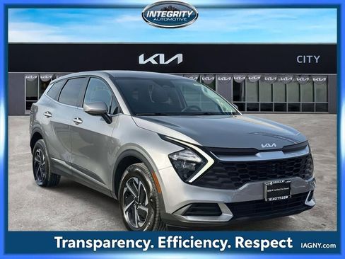 Used 2023 Kia Sportage LX image 1