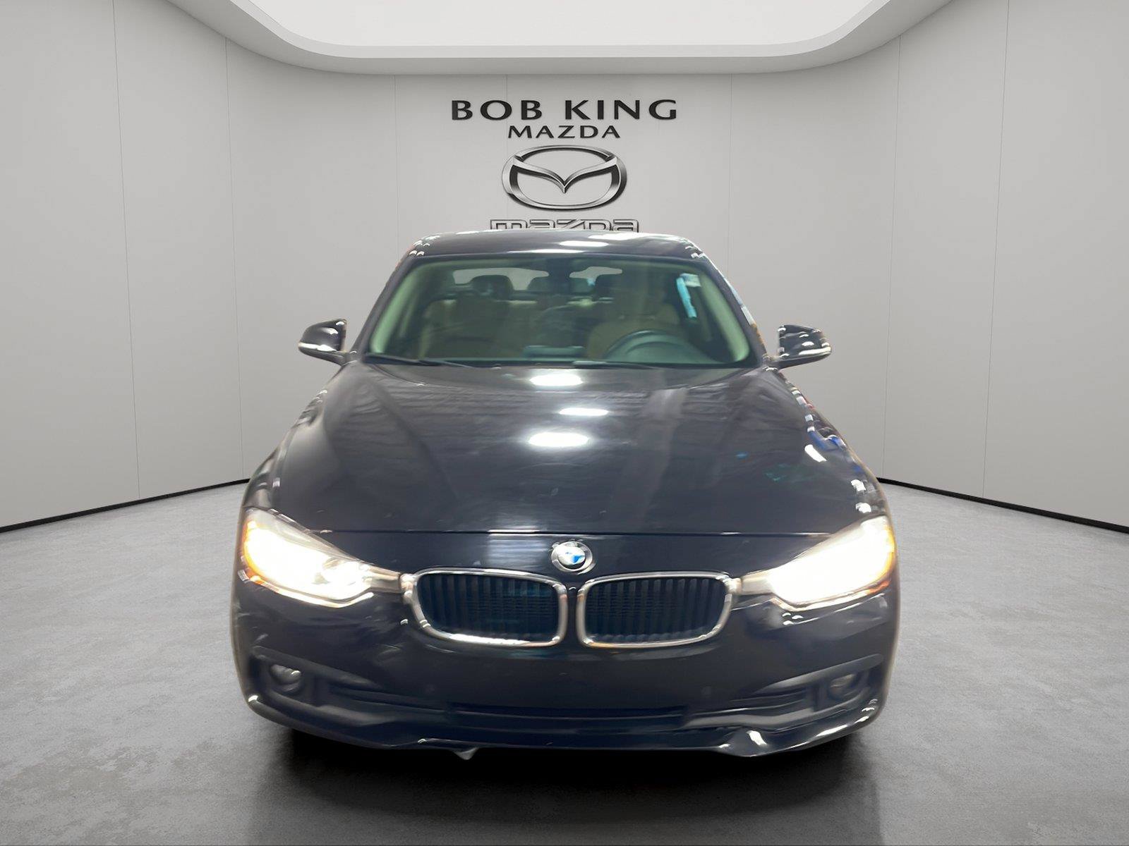 Used 2017 BMW 320i Sedan RWD image 8