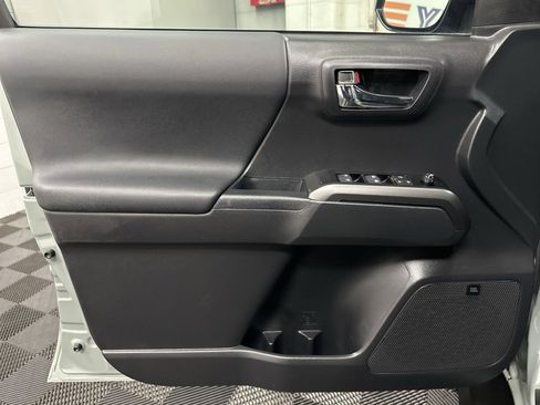 Used 2023 Toyota Tacoma TRD Off-Road image 18