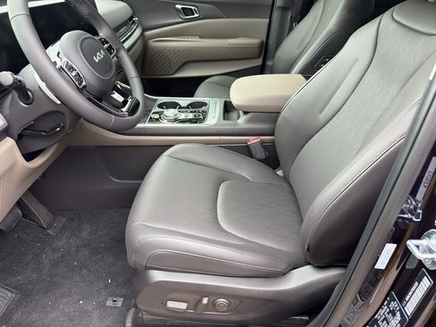 New 2026 Kia Carnival EX image 9