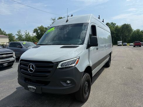 Used 2022 Mercedes-Benz Sprinter 2500 image 2