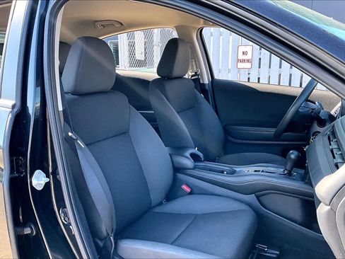 Used 2021 Honda HR-V LX image 9