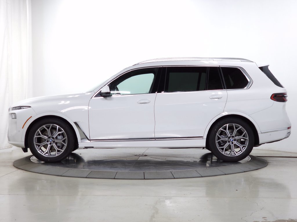 Used 2026 BMW X7 xDrive40i w/ Premium Package AWD/4WD image 4