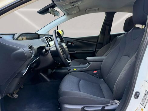Used 2020 Toyota Prius LE FWD image 9