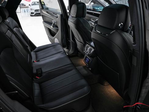 Used 2018 Bentley Bentayga image 52