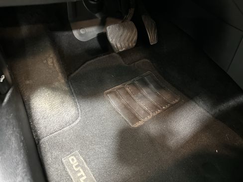 Used 2024 Mitsubishi Outlander SE AWD/4WD image 17