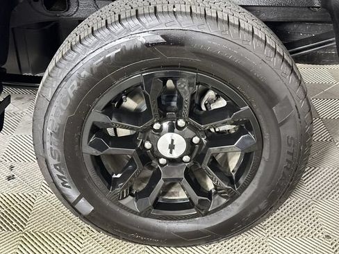 Used 2023 Chevrolet Silverado 1500 RST AWD/4WD image 34