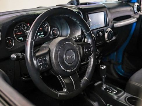 Used 2015 Jeep Wrangler Unlimited Sahara w/ Connectivity Group image 18