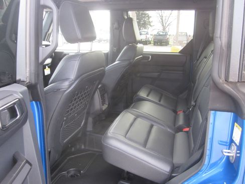 Used 2025 Ford Bronco Badlands image 11