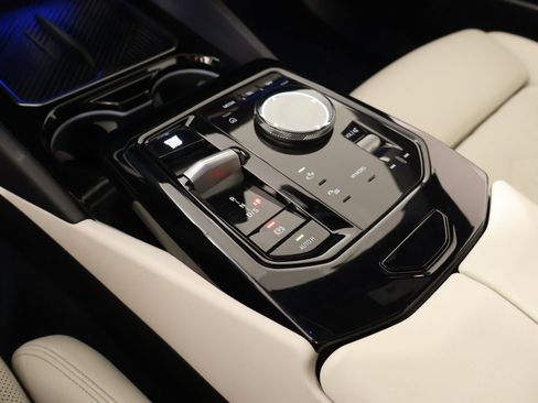 Used 2024 BMW 530i w/ Premium Package image 9