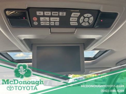 Used 2017 Honda Pilot Elite image 2