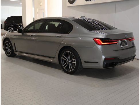 Used 2021 BMW 740i w/ M Sport Package RWD image 5