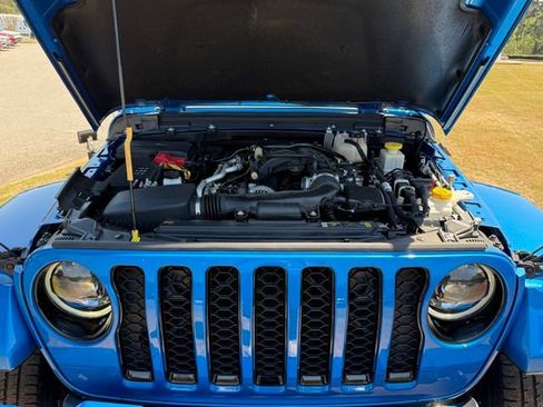 Used 2023 Jeep Gladiator Overland image 32