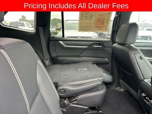 Used 2025 GMC Acadia Elevation w/ Elevation Premium Package FWD image 24