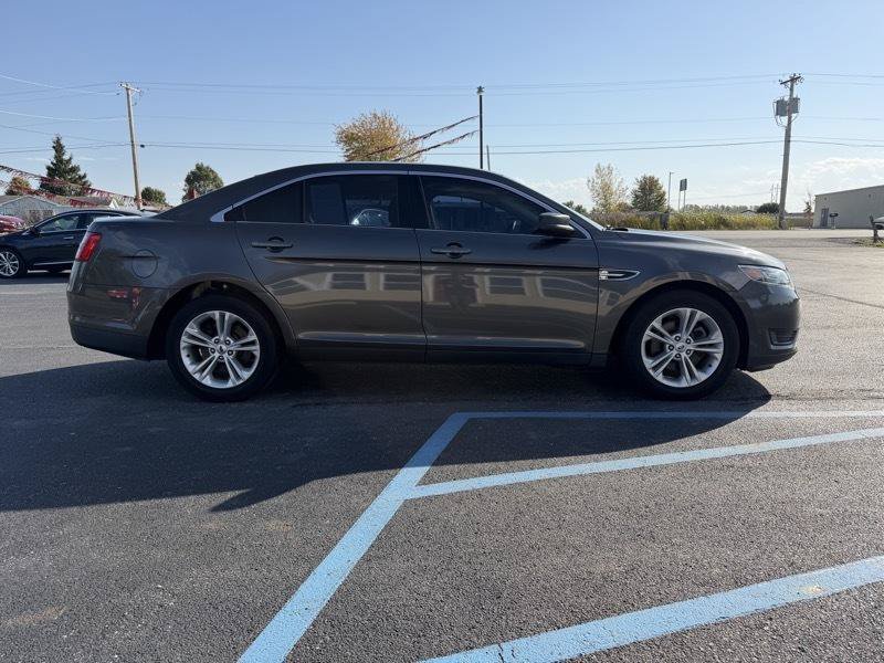 Used 2017 Ford Taurus SE FWD image 10
