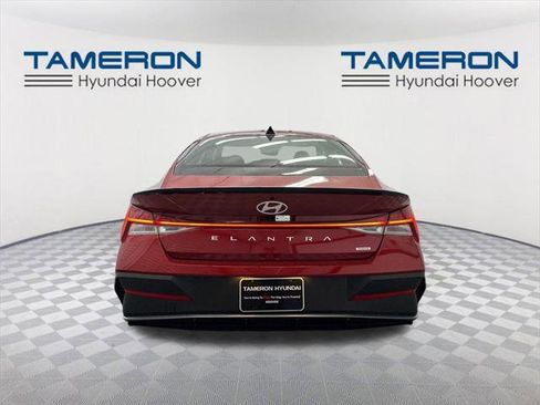 New 2025 Hyundai Elantra SEL image 4