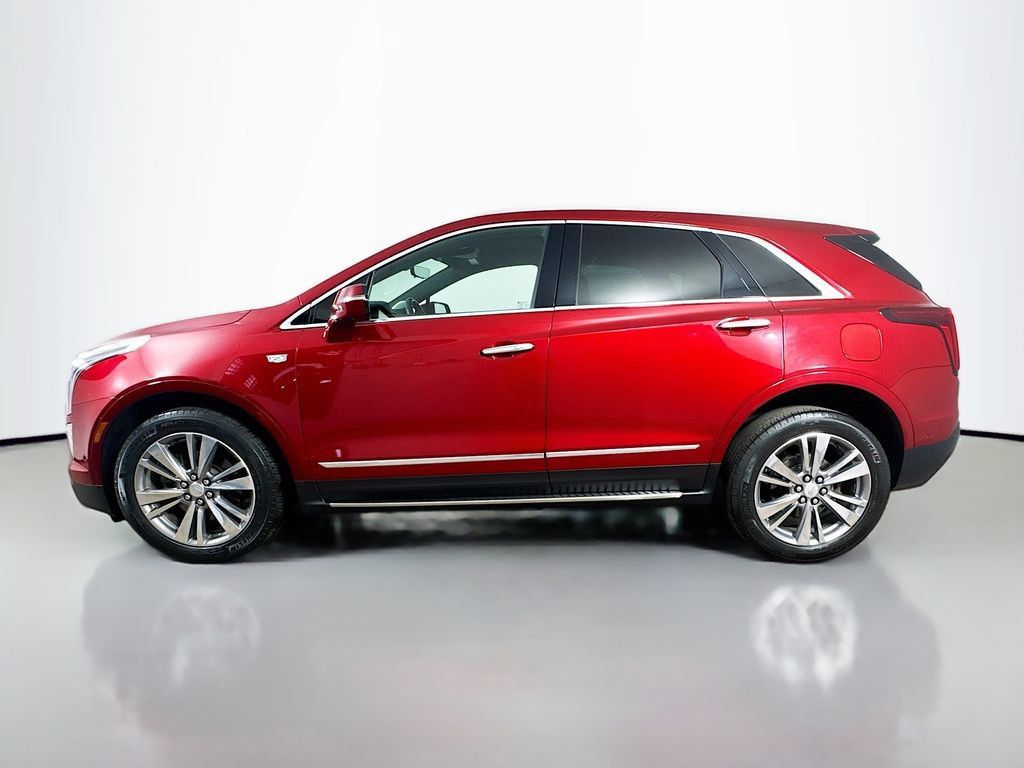 Used 2022 Cadillac XT5 Premium Luxury w/ Technology Package AWD/4WD image 4