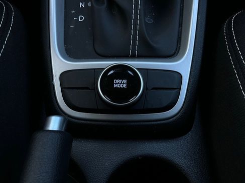 Used 2025 Hyundai Venue SEL image 23