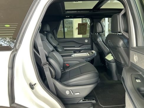 Used 2025 Lincoln Navigator Reserve w/ Jet Appearance Package image 30