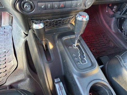 Used 2015 Jeep Wrangler Rubicon image 19