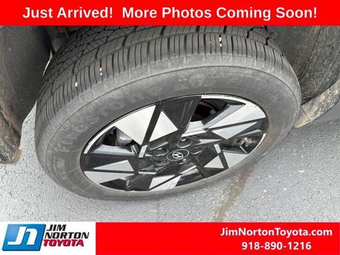Used 2025 Hyundai Kona SEL AWD/4WD image 8